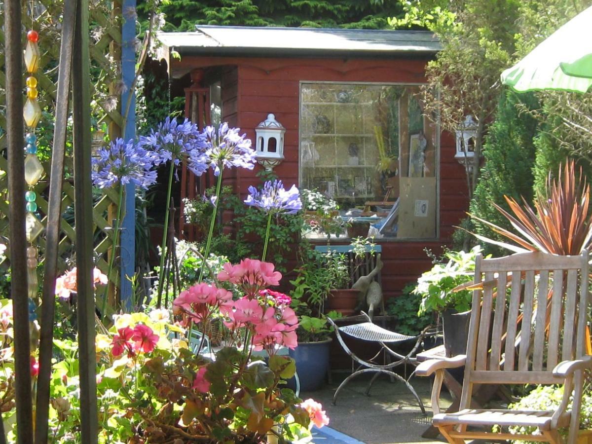 Folly Studio Bed And Breakfast Bungay Exterior photo